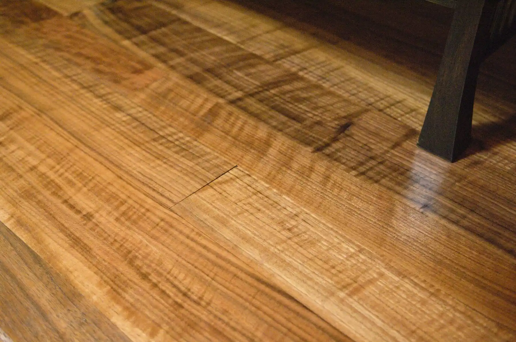 UV lacquered oak floor panels for high traffic areas